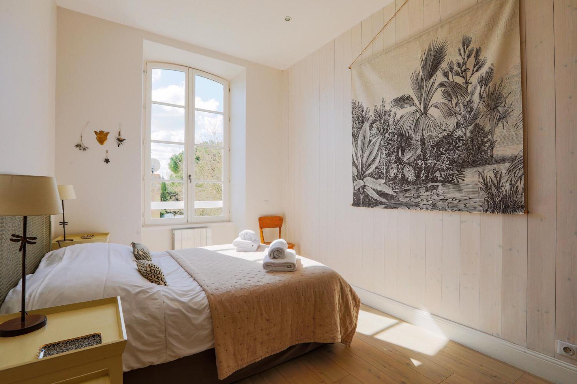 Duplex Joliment Decore Et Sa Cour Ensoleillee Saint-Martin-de-Re Luaran gambar